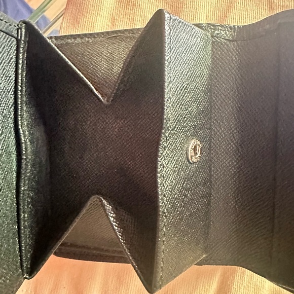 100% Authentic Vintage Louis Vuitton Wallet. Rare to find - Picture 8 of 9